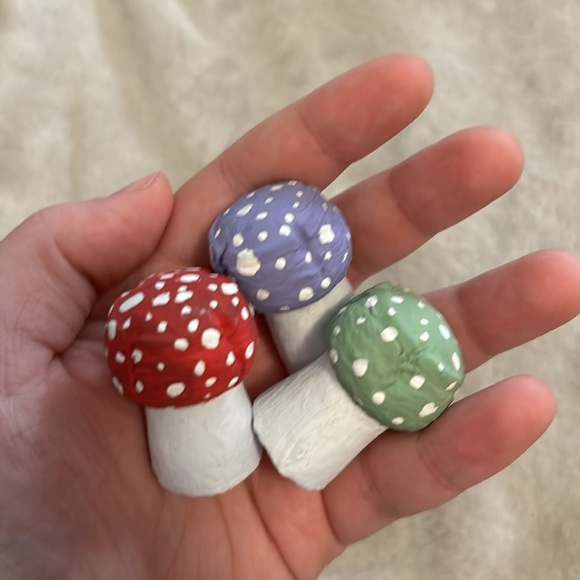 Hand painted Mini Mushroom Decor Made From Wine Corks - Picture 4 of 4